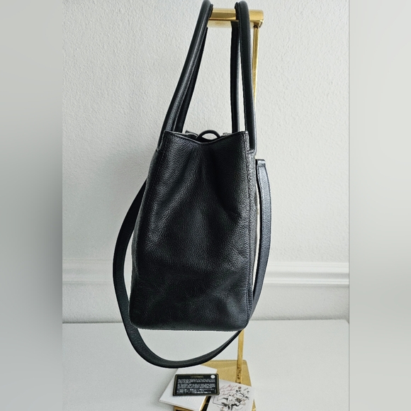 Chanel Black Caviar Tote With Strap & Removable Pouch - Picture 6 of 16